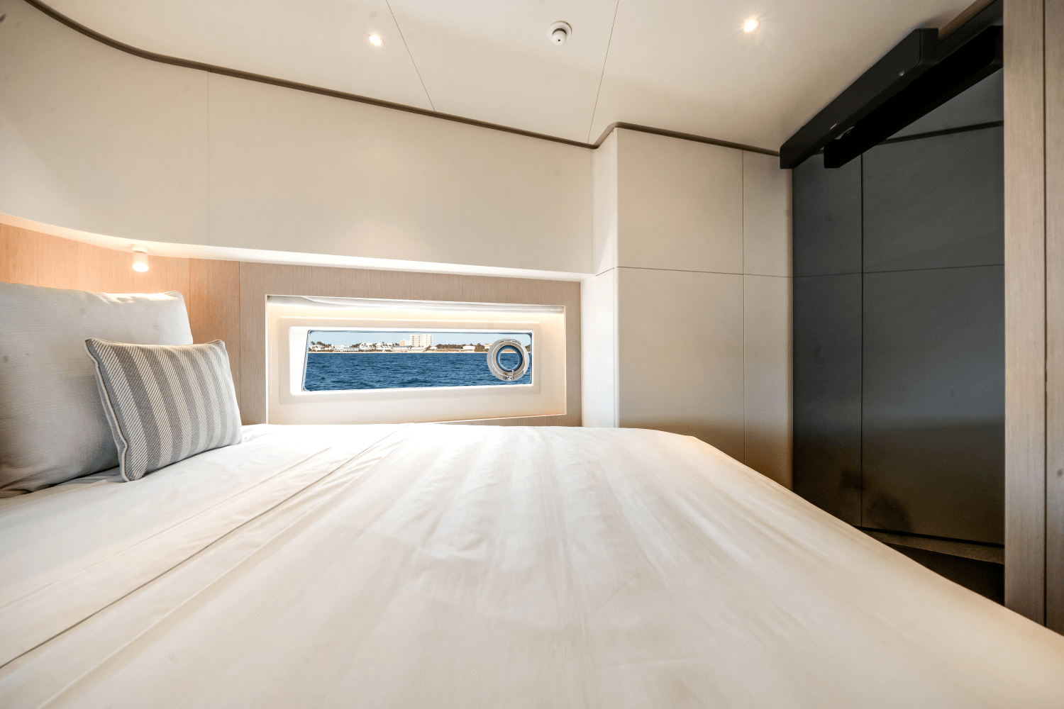 2025 Azimut Seadeck 6 Image Thumbnail #52