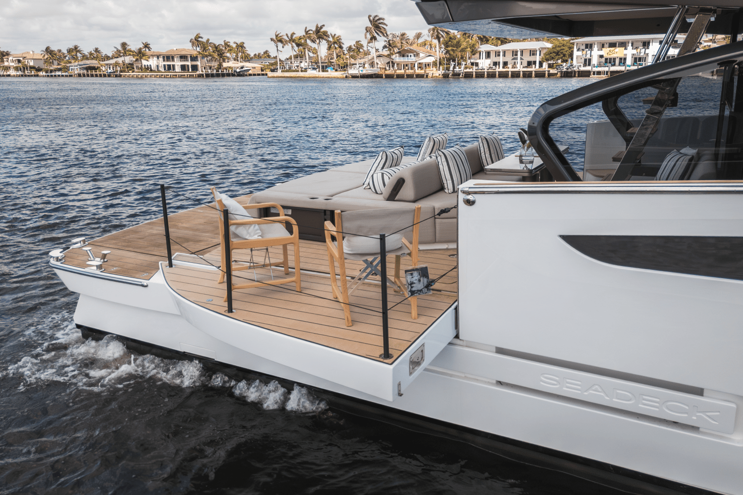 2025 Azimut Seadeck 6 Image Thumbnail #11