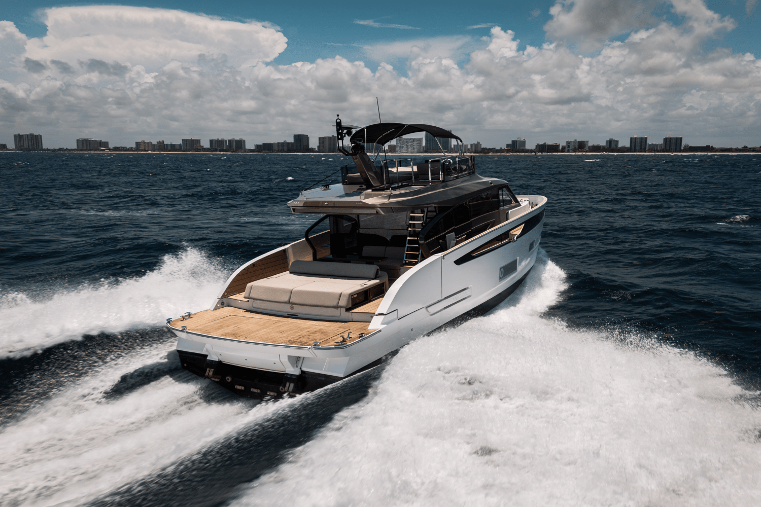 2025 Azimut Seadeck 6 Image Thumbnail #4