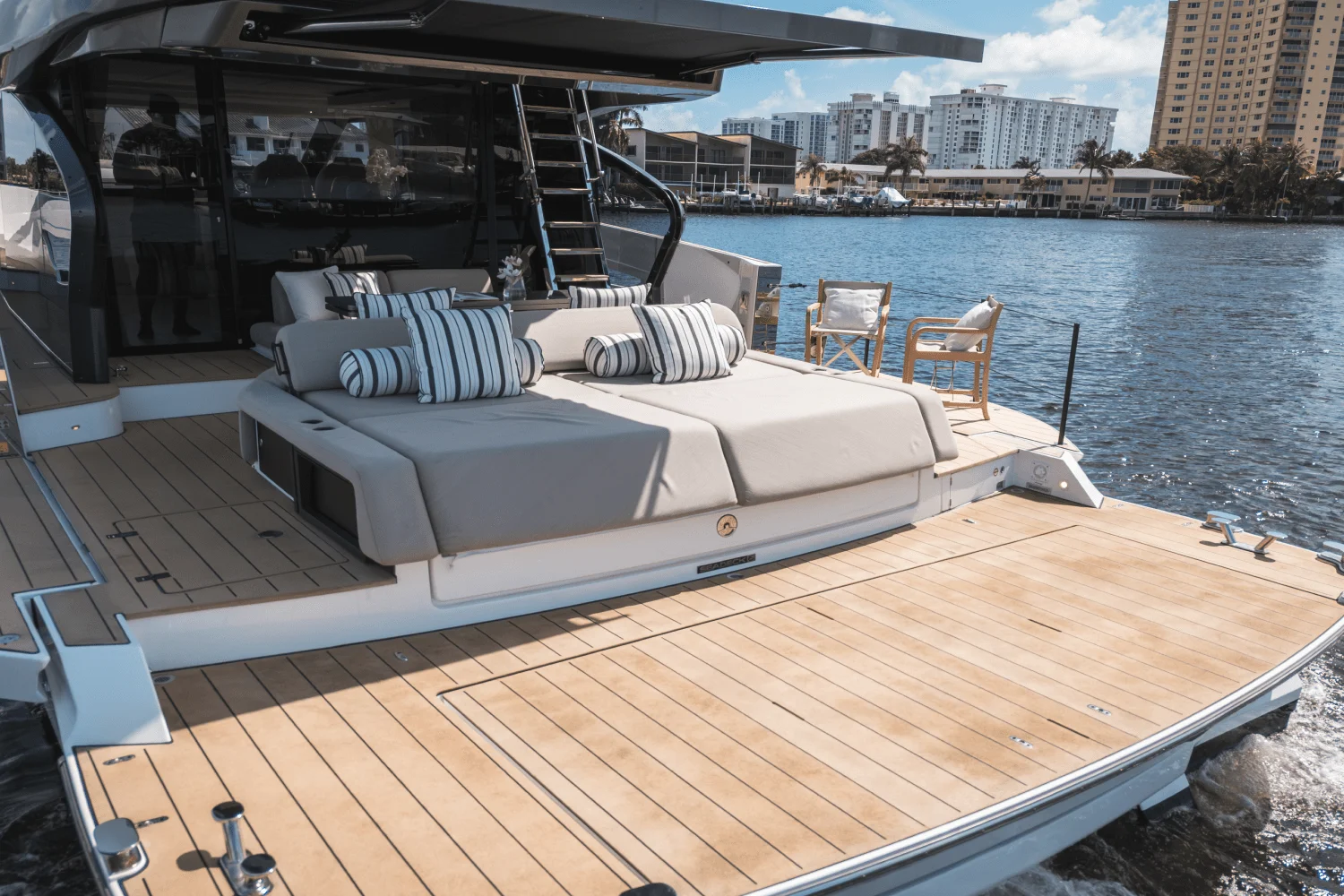 2025 Azimut Seadeck 6 Image Thumbnail #14