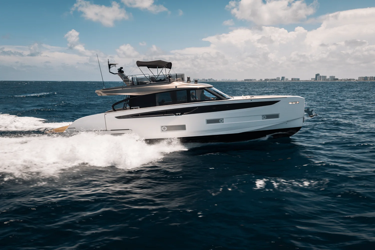 2025 Azimut Seadeck 6 Image Thumbnail #3