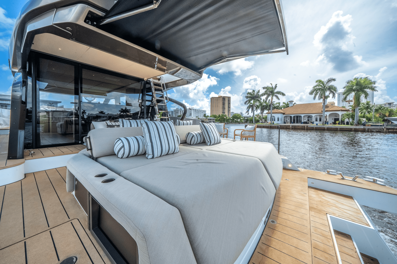 2025 Azimut Seadeck 6 Image Thumbnail #15