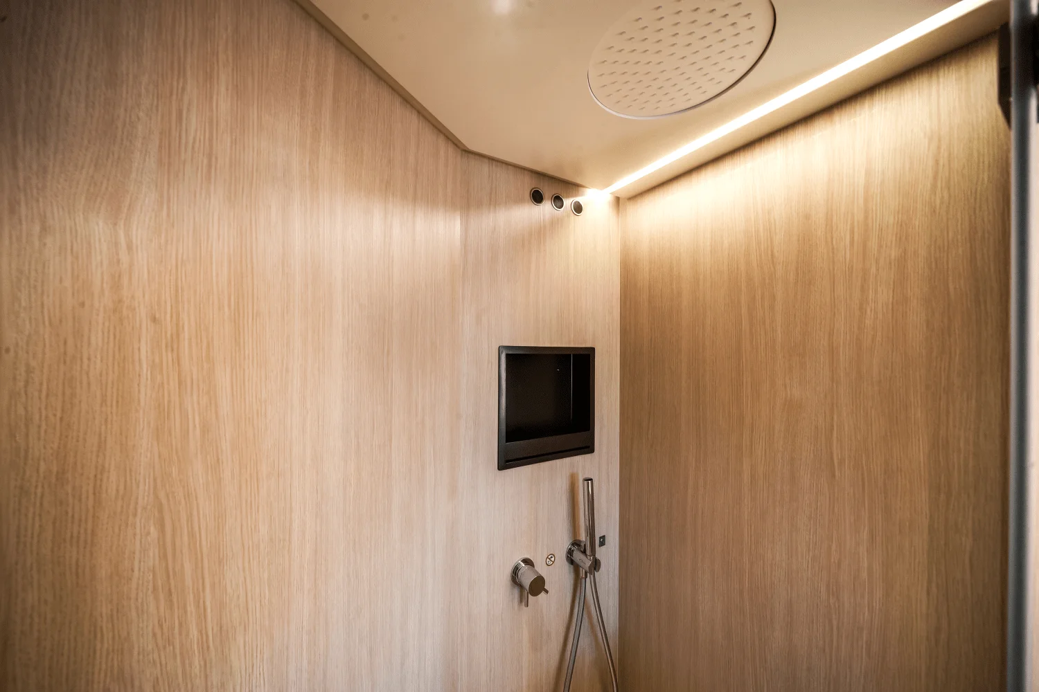 2025 Azimut Seadeck 6 Image Thumbnail #47