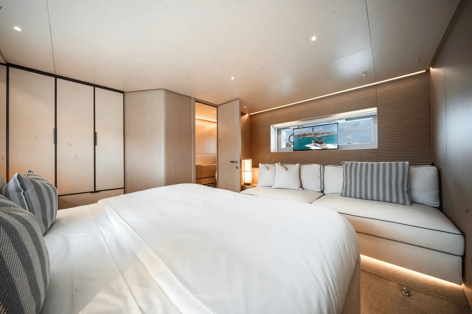 2025 Azimut Seadeck 6 Image Thumbnail #40