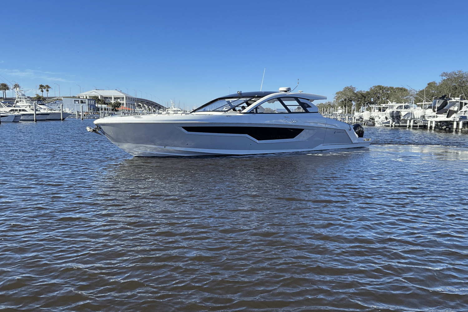 2024 Cruisers Yachts 50 GLS Outboard Image Thumbnail #5