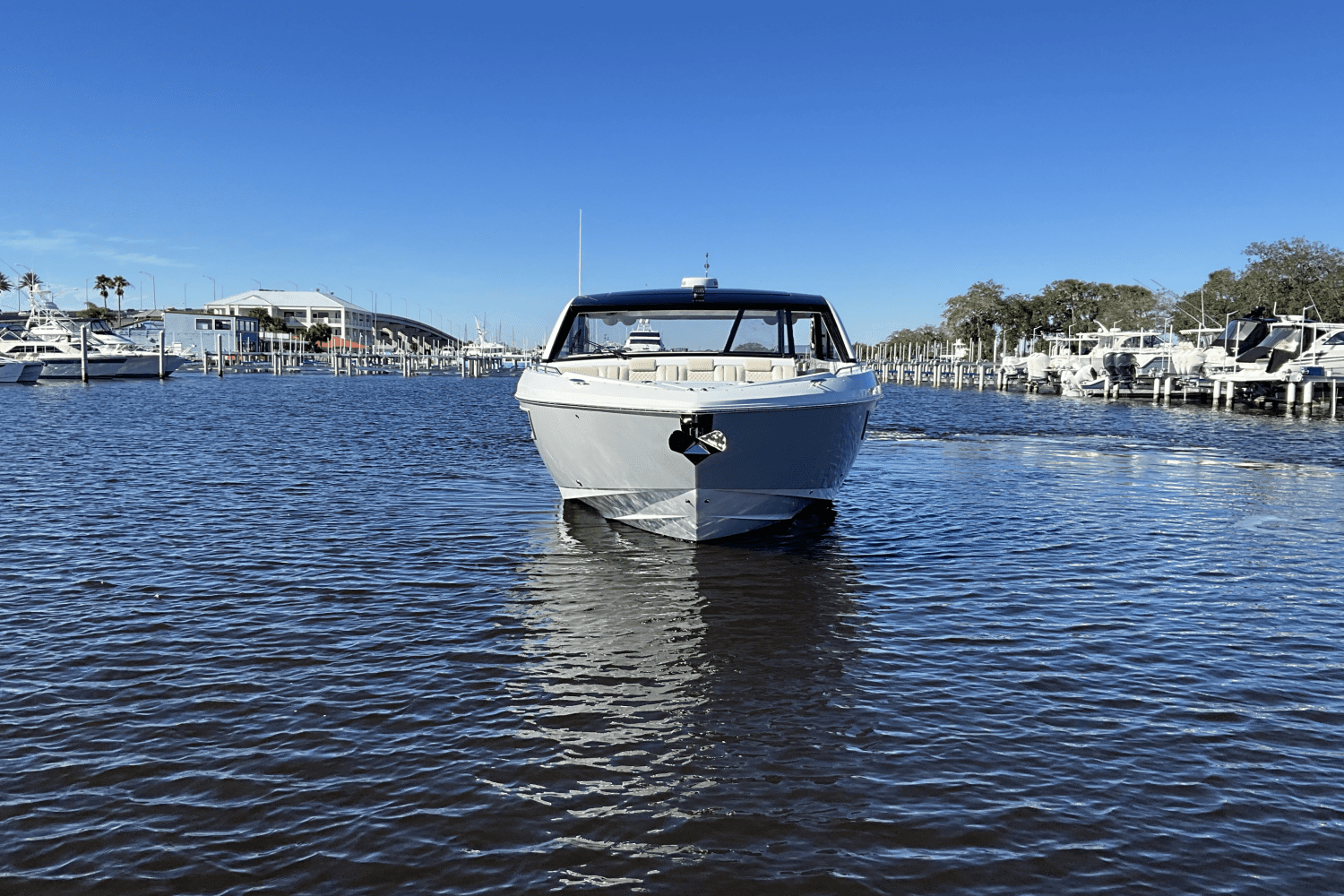 2024 Cruisers Yachts 50 GLS Outboard Image Thumbnail #3