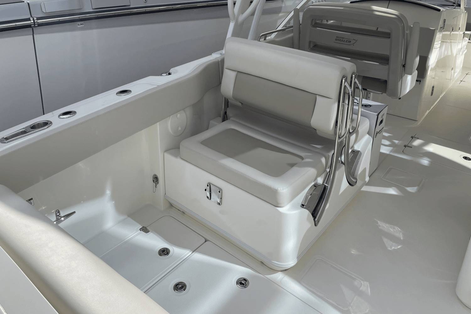 2024 Boston Whaler 320 Vantage Image Thumbnail #10