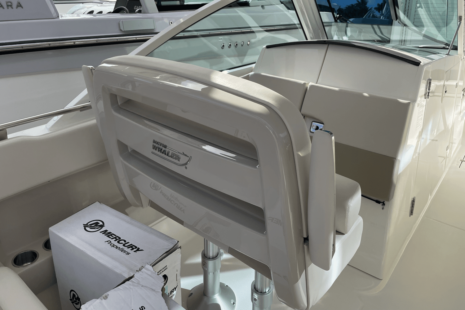 2024 Boston Whaler 320 Vantage Image Thumbnail #14