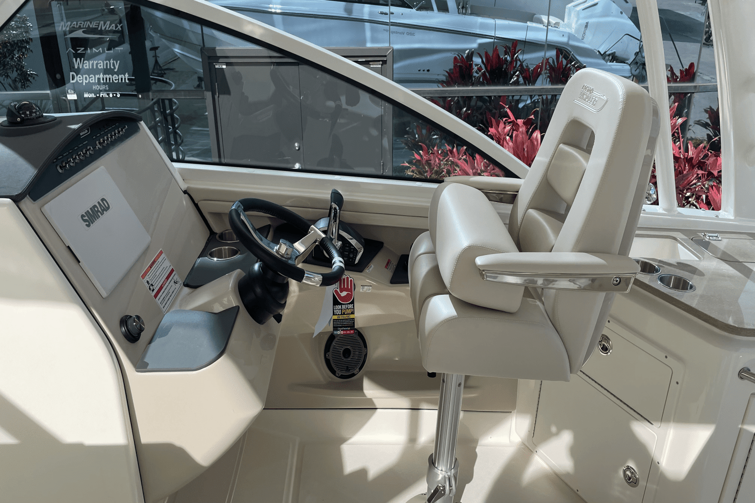 2024 Boston Whaler 320 Vantage Image Thumbnail #16