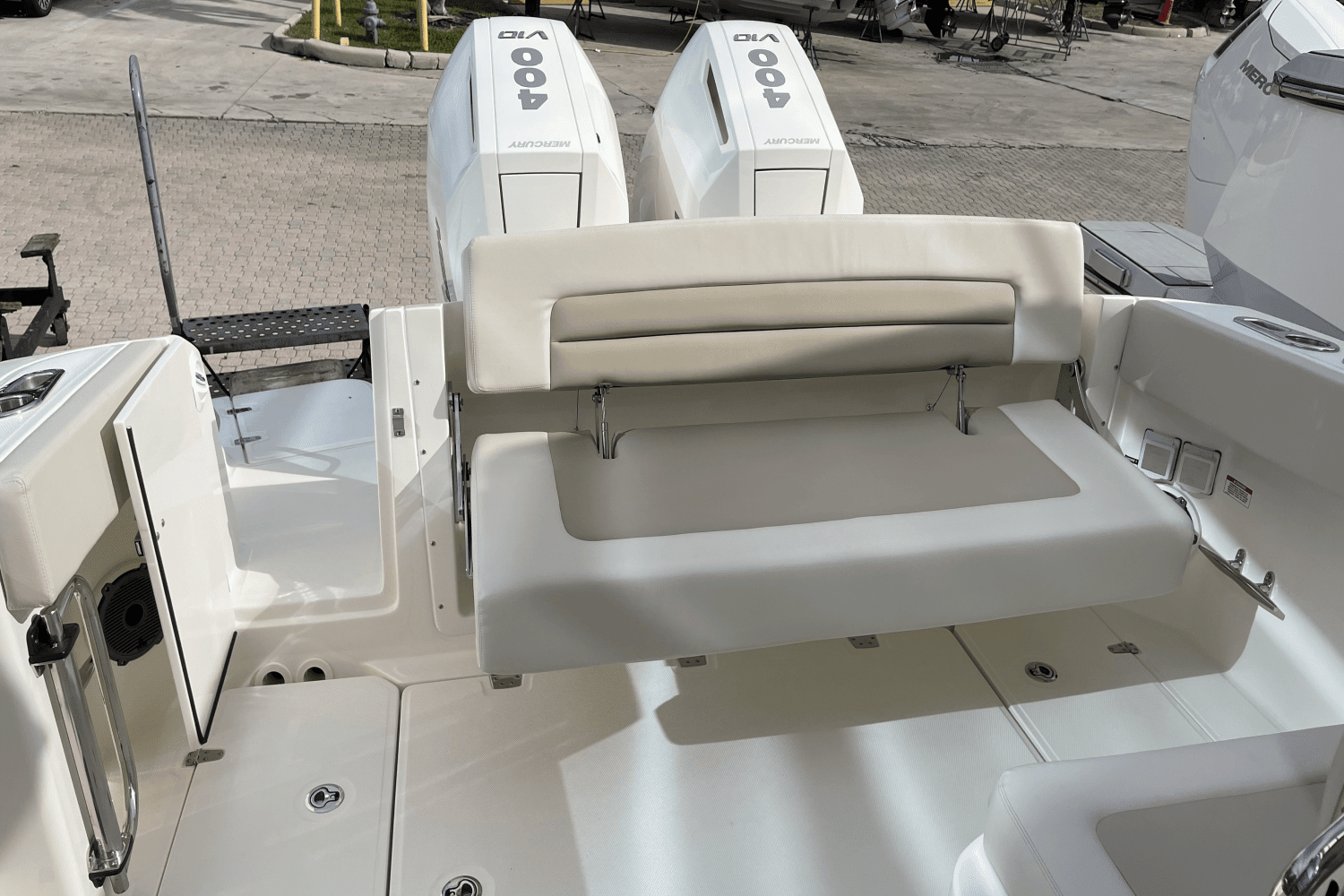 2024 Boston Whaler 320 Vantage Image Thumbnail #5