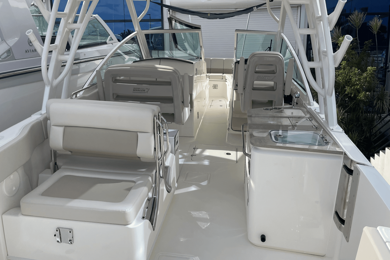 2024 Boston Whaler 320 Vantage Image Thumbnail #4