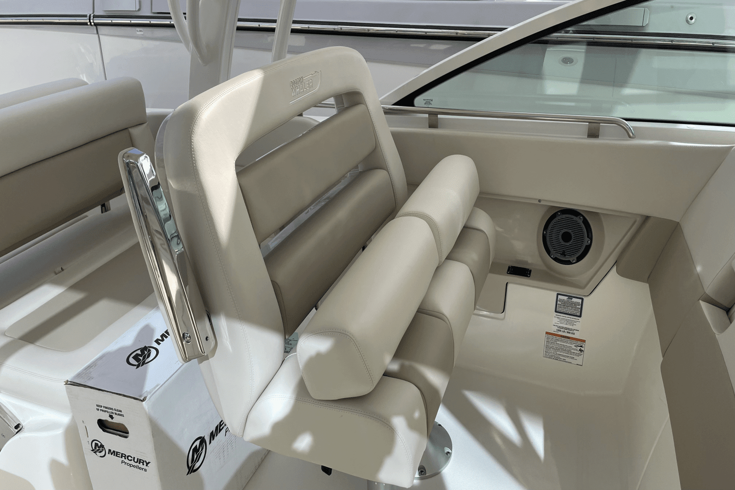 2024 Boston Whaler 320 Vantage Image Thumbnail #15