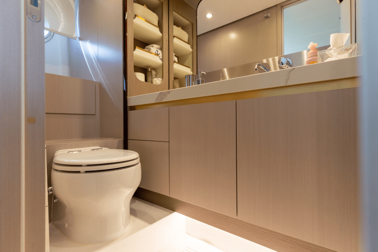 2023 Azimut
                                                             60 FLY Image Thumbnail #90