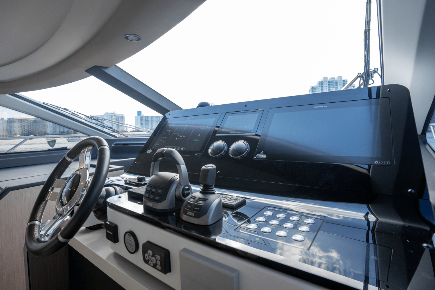 2023 Azimut
                                                             60 FLY Image Thumbnail #32