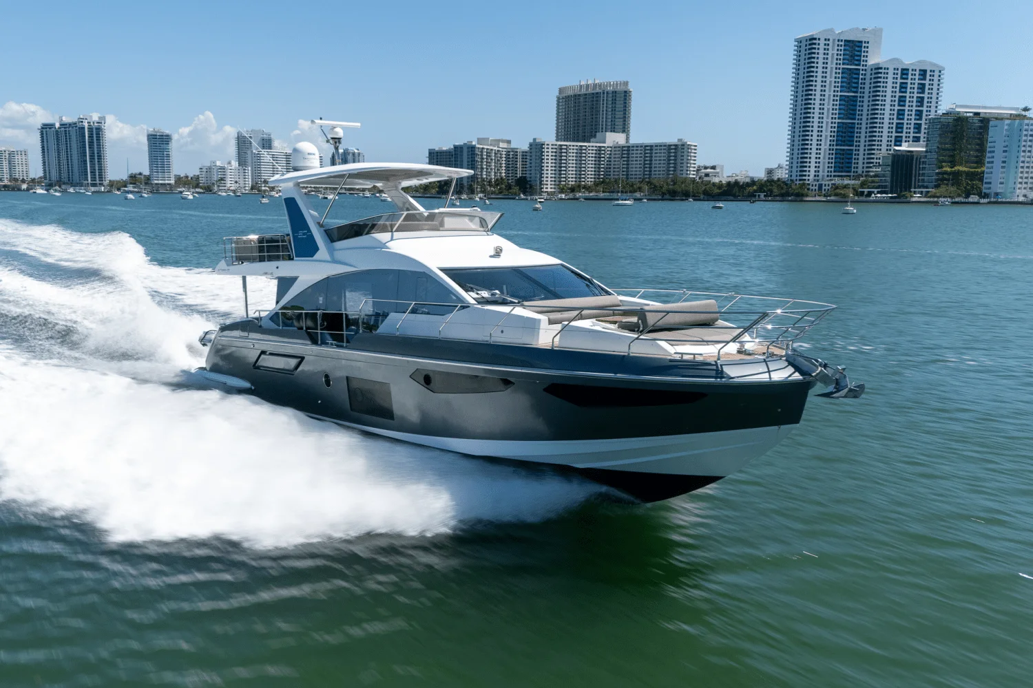 2023 Azimut
                                                             60 FLY Image Thumbnail #15