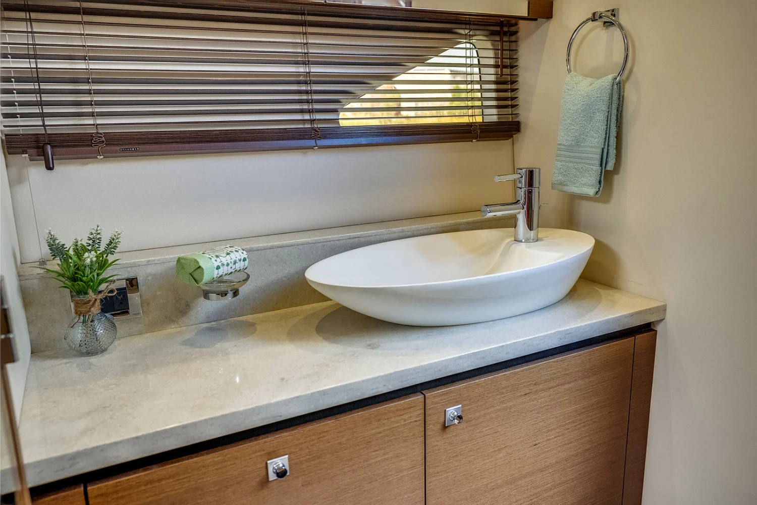 2013 Sea Ray 510 SUNDANCER Image Thumbnail #65