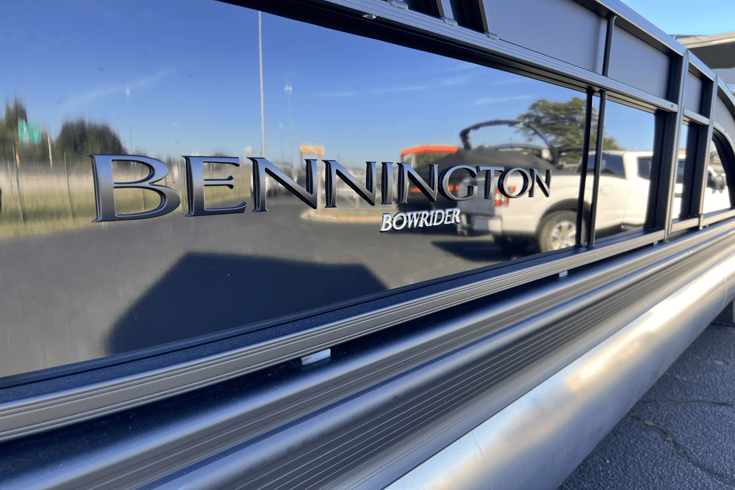 2024 Bennington 23 LTSB Image Thumbnail #2