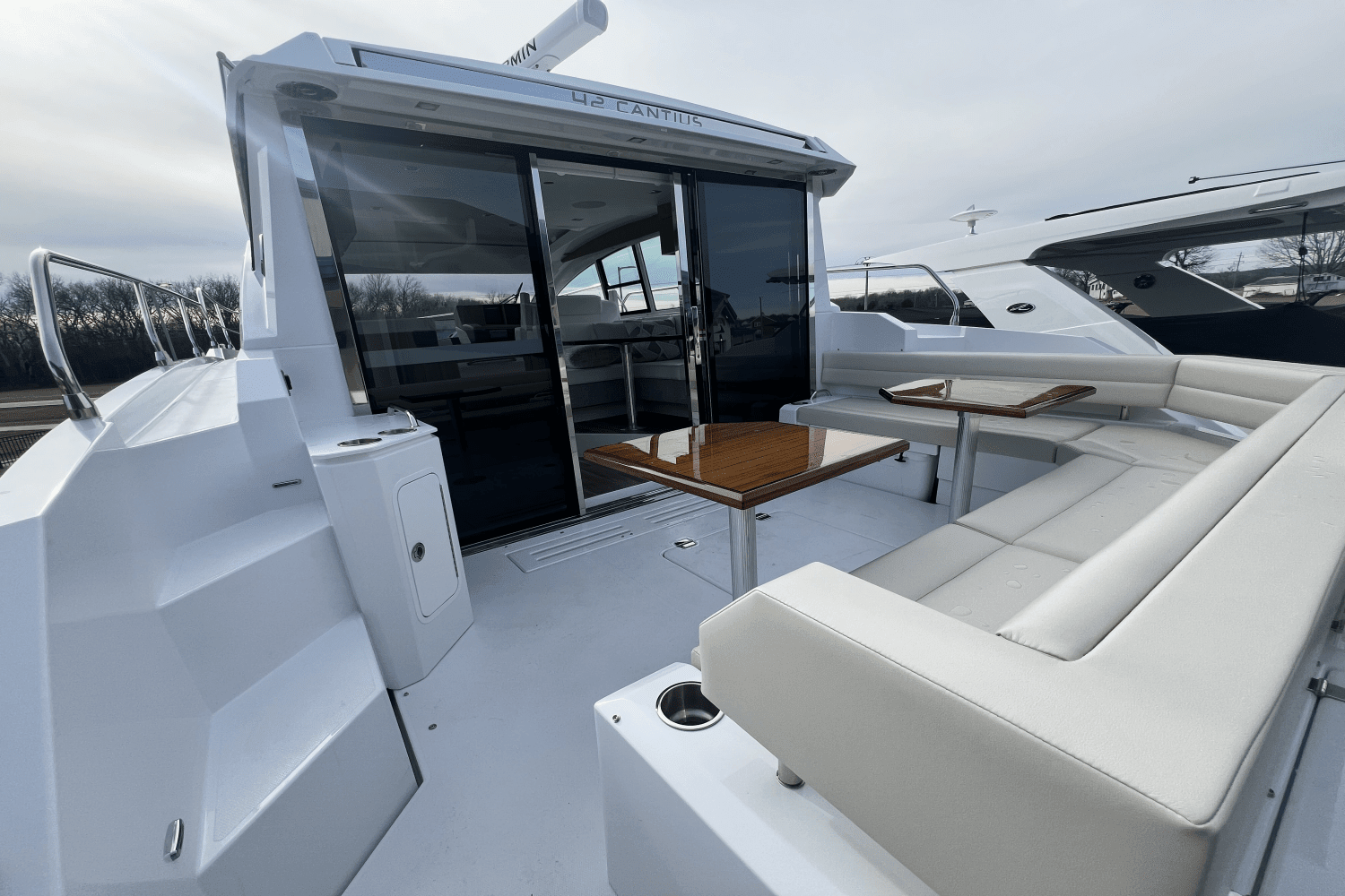 Thumbnail 4 for 2024 Cruisers Yachts 42 Cantius