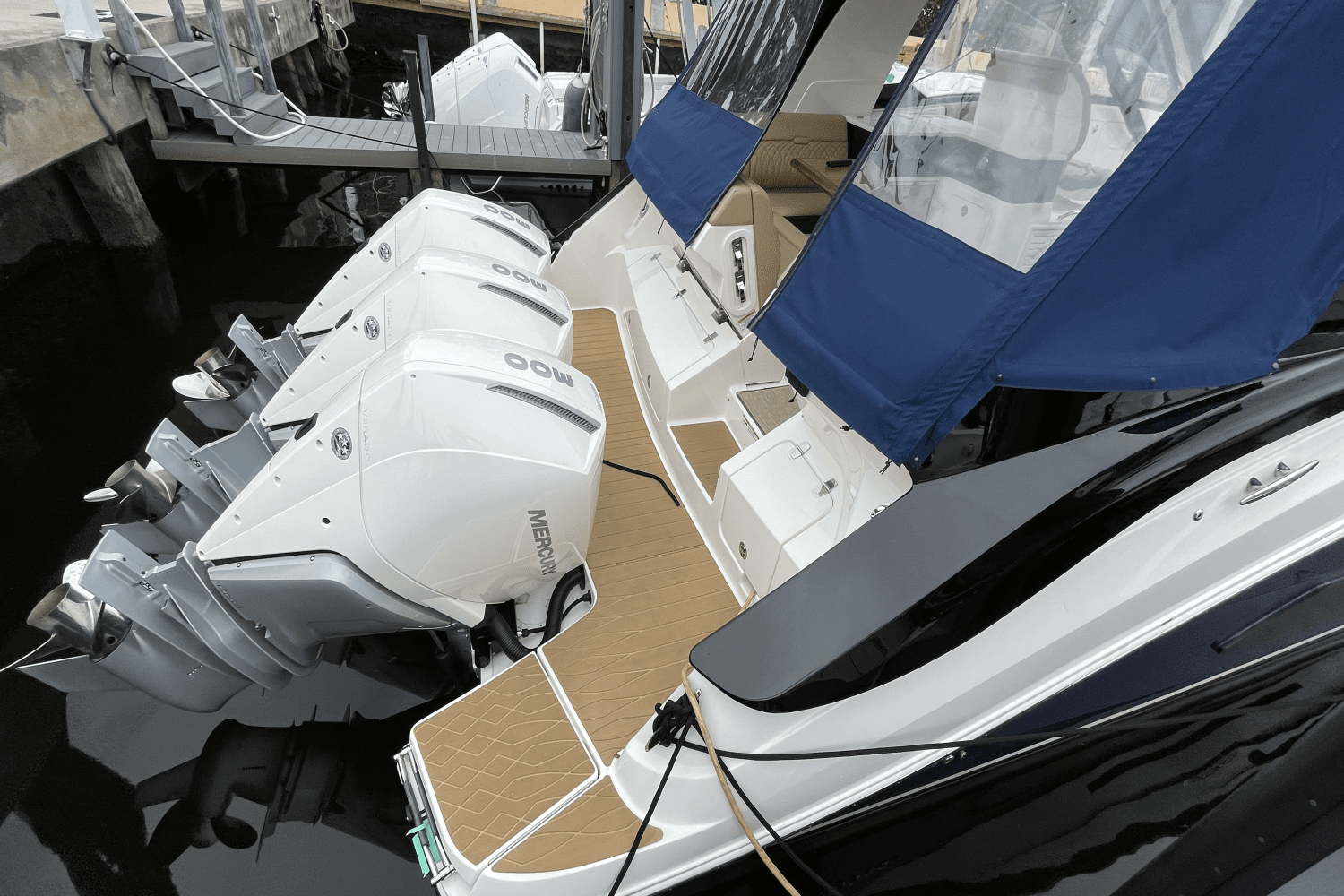 2022 Sea Ray 370 Sundancer Outboard Image Thumbnail #5