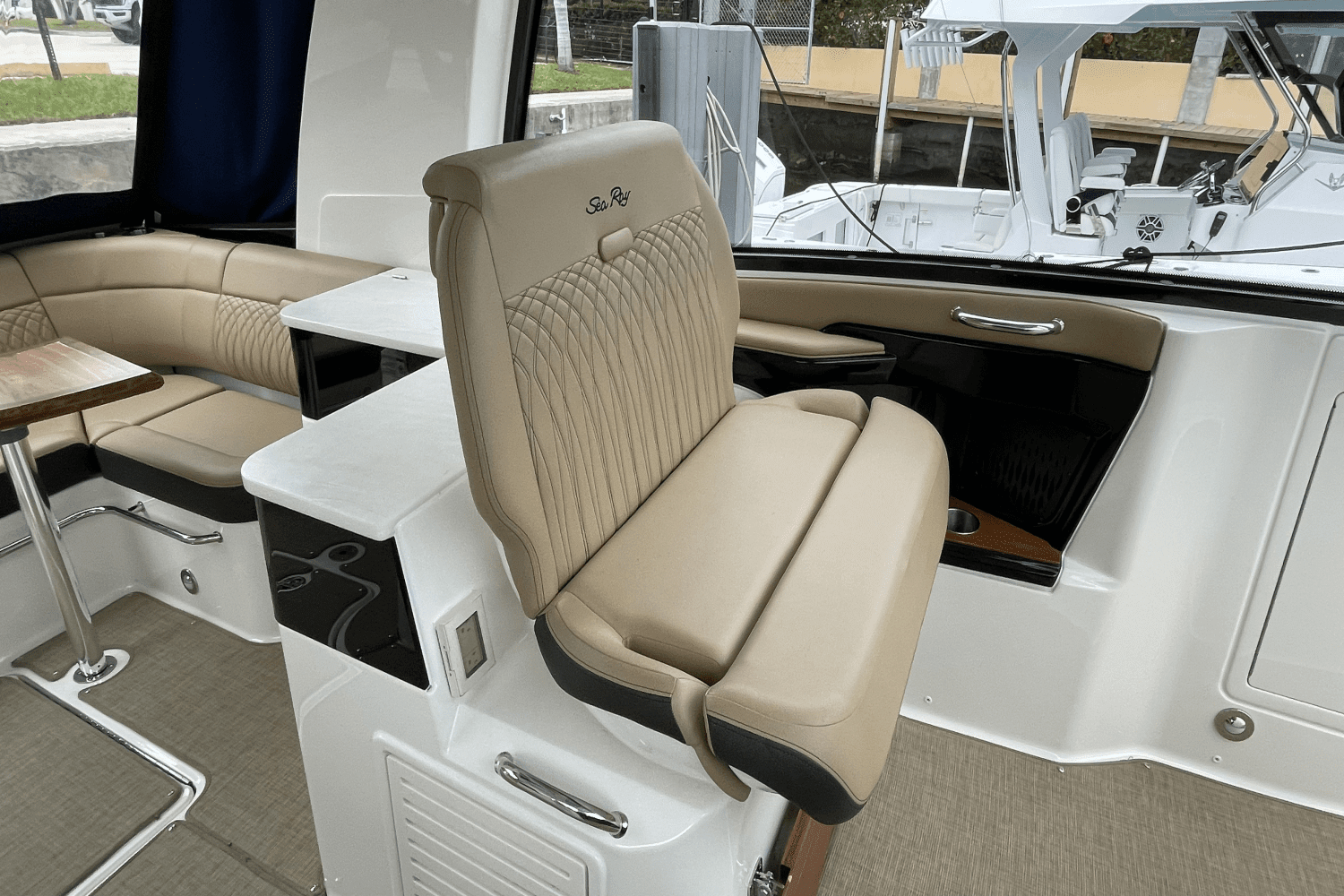 2022 Sea Ray 370 Sundancer Outboard Image Thumbnail #10