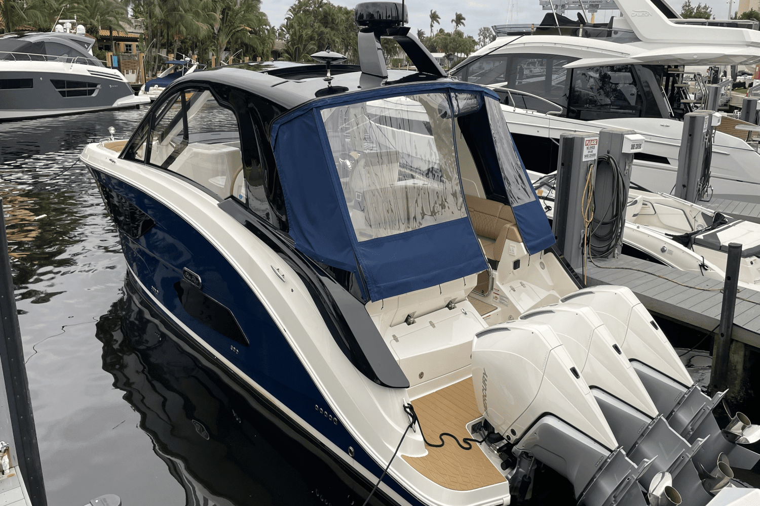 2022 Sea Ray 370 Sundancer Outboard Image Thumbnail #2