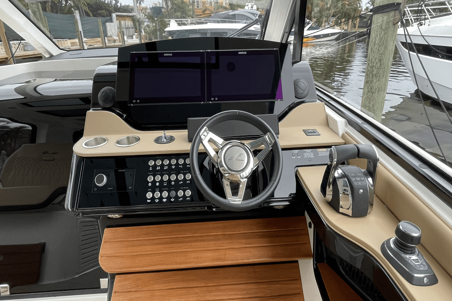 2022 Sea Ray 370 Sundancer Outboard Image Thumbnail #13