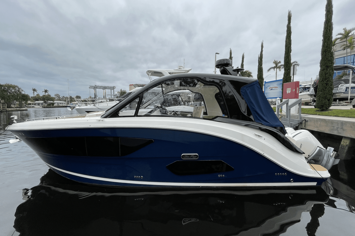 2022 Sea Ray 370 Sundancer Outboard Image Thumbnail #1