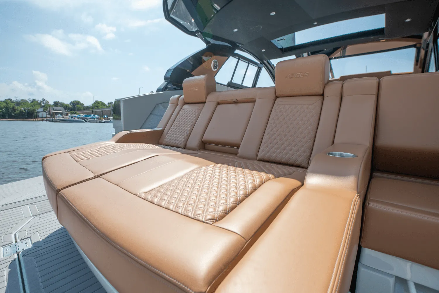 2024 Cruisers Yachts 42 GLS South Beach Outboard Image Thumbnail #30