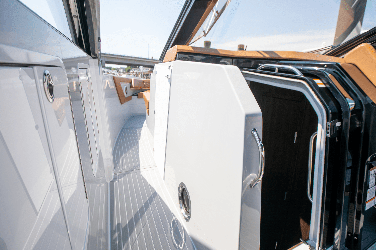 2024 Cruisers Yachts 42 GLS South Beach Outboard Image Thumbnail #64