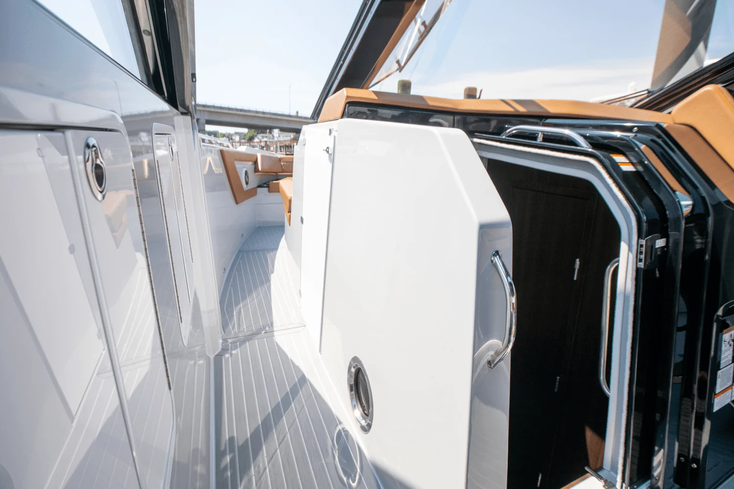 2024 Cruisers Yachts 42 GLS South Beach Outboard Image Thumbnail #64