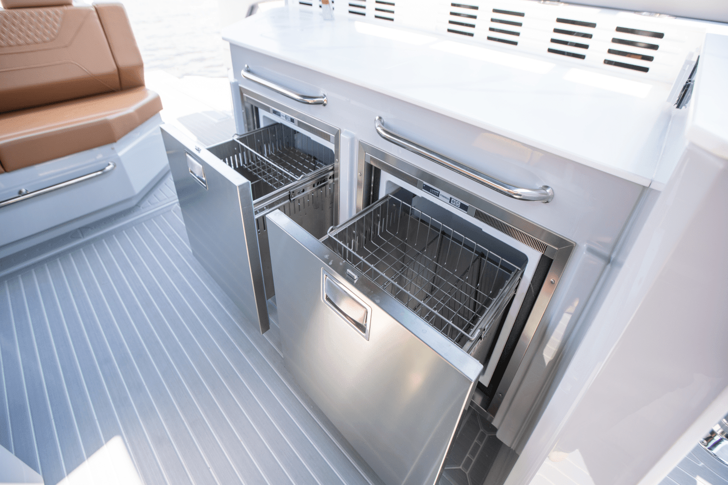 2024 Cruisers Yachts 42 GLS South Beach Outboard Image Thumbnail #44