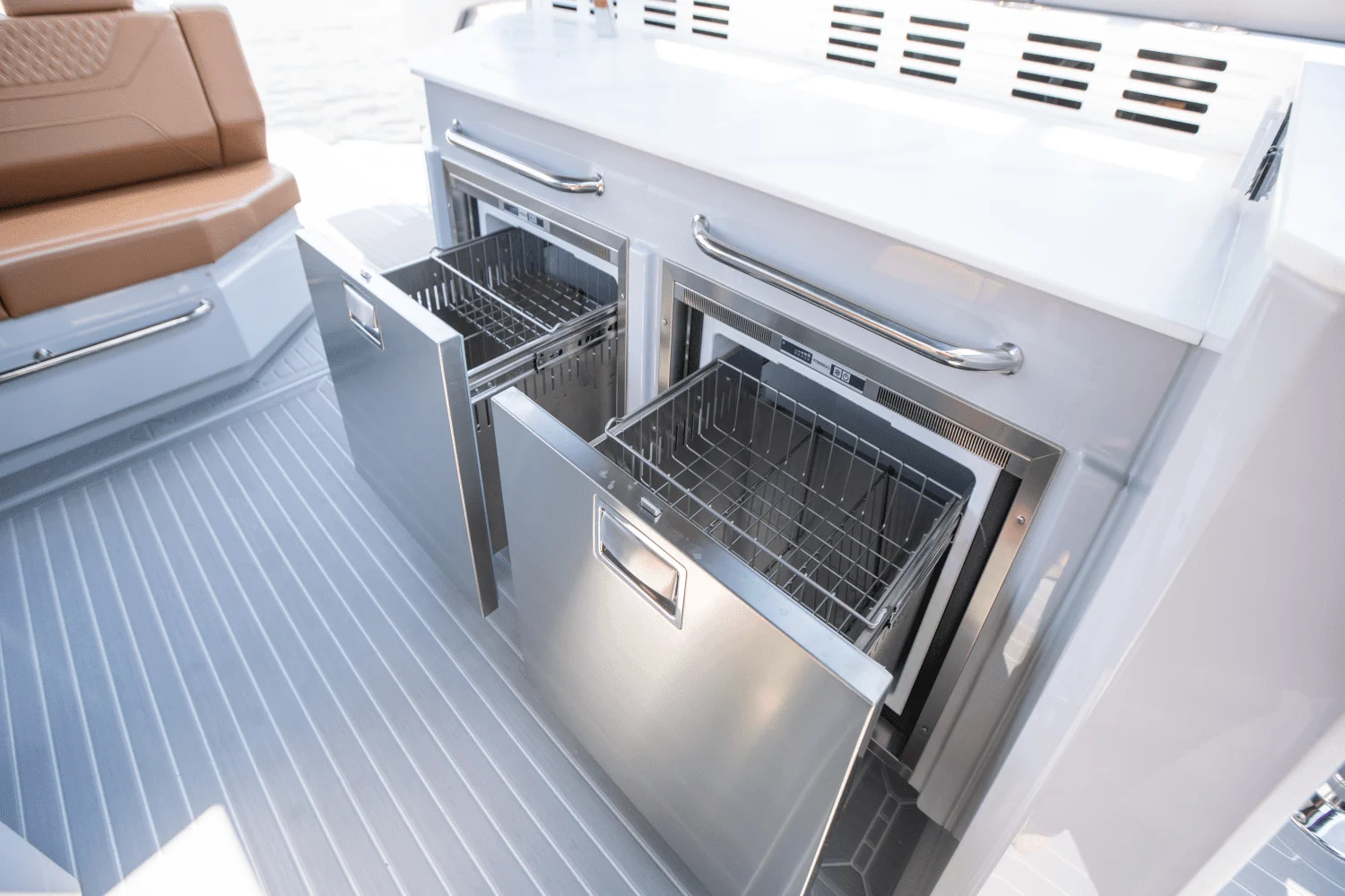 2024 Cruisers Yachts 42 GLS South Beach Outboard Image Thumbnail #44