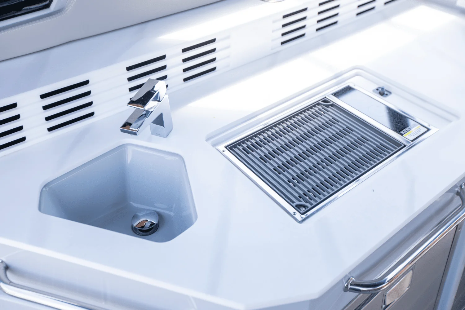 2024 Cruisers Yachts 42 GLS South Beach Outboard Image Thumbnail #46