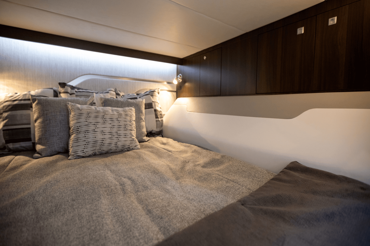 2024 Cruisers Yachts 42 GLS South Beach Outboard Image Thumbnail #68