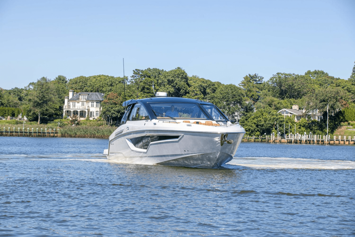 2024 Cruisers Yachts 42 GLS South Beach Outboard Image Thumbnail #7