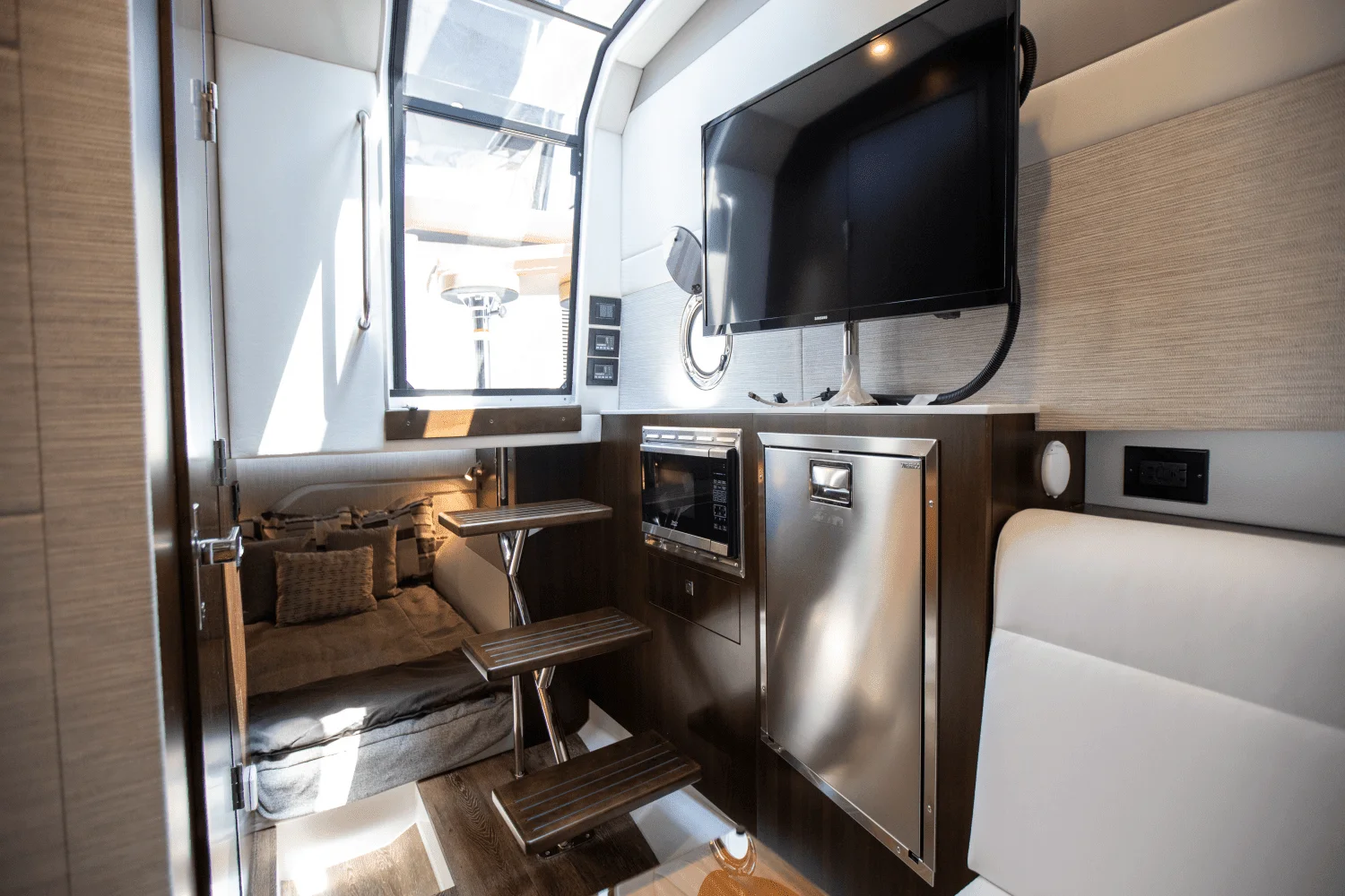 2024 Cruisers Yachts 42 GLS South Beach Outboard Image Thumbnail #85