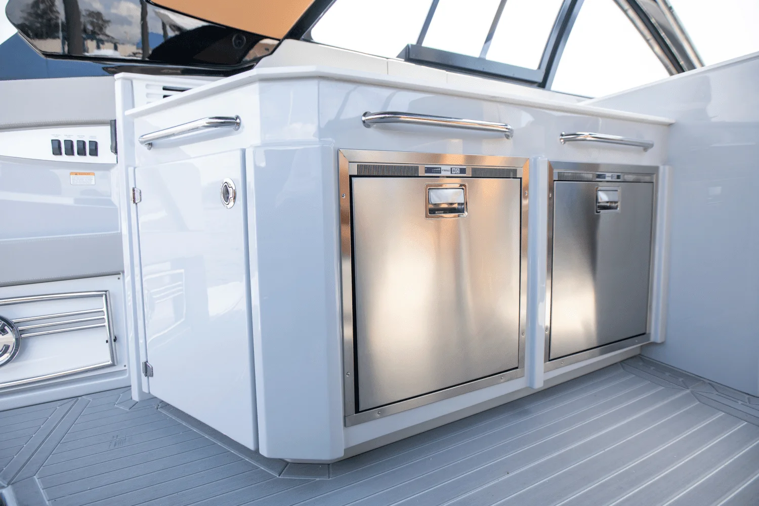 2024 Cruisers Yachts 42 GLS South Beach Outboard Image Thumbnail #43