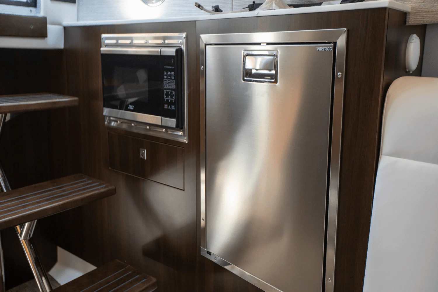 2024 Cruisers Yachts 42 GLS South Beach Outboard Image Thumbnail #86