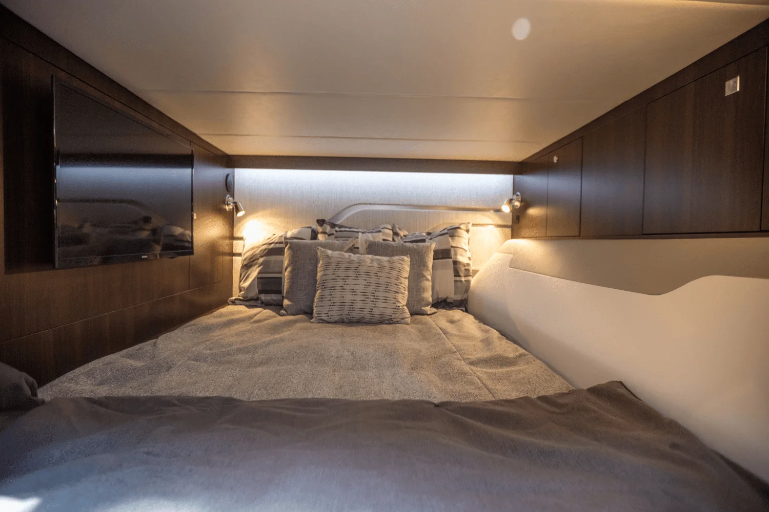 2024 Cruisers Yachts 42 GLS South Beach Outboard Image Thumbnail #66