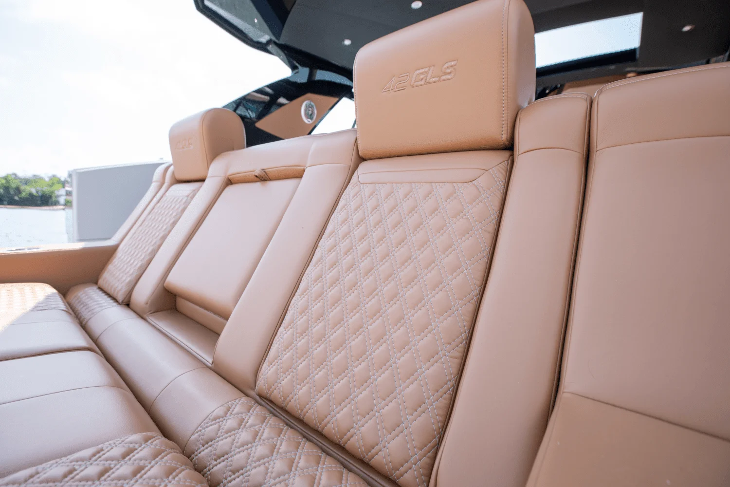 2024 Cruisers Yachts 42 GLS South Beach Outboard Image Thumbnail #31