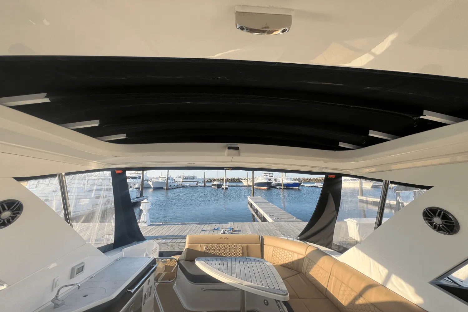 2023 Sea Ray 320 SUNDANCER Image Thumbnail #18