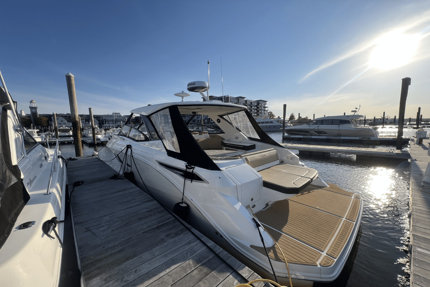 2023 Sea Ray 320 SUNDANCER Image Thumbnail #3