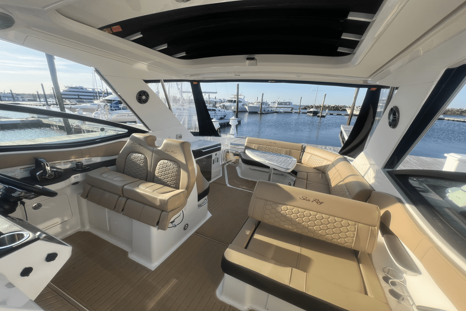 2023 Sea Ray 320 SUNDANCER Image Thumbnail #12