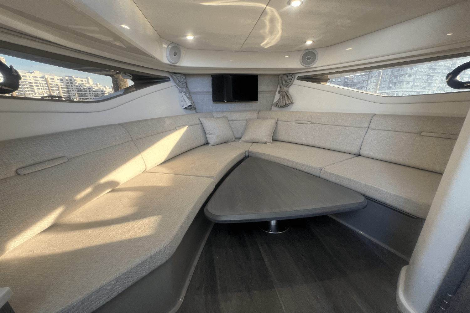 2023 Sea Ray 320 SUNDANCER Image Thumbnail #20