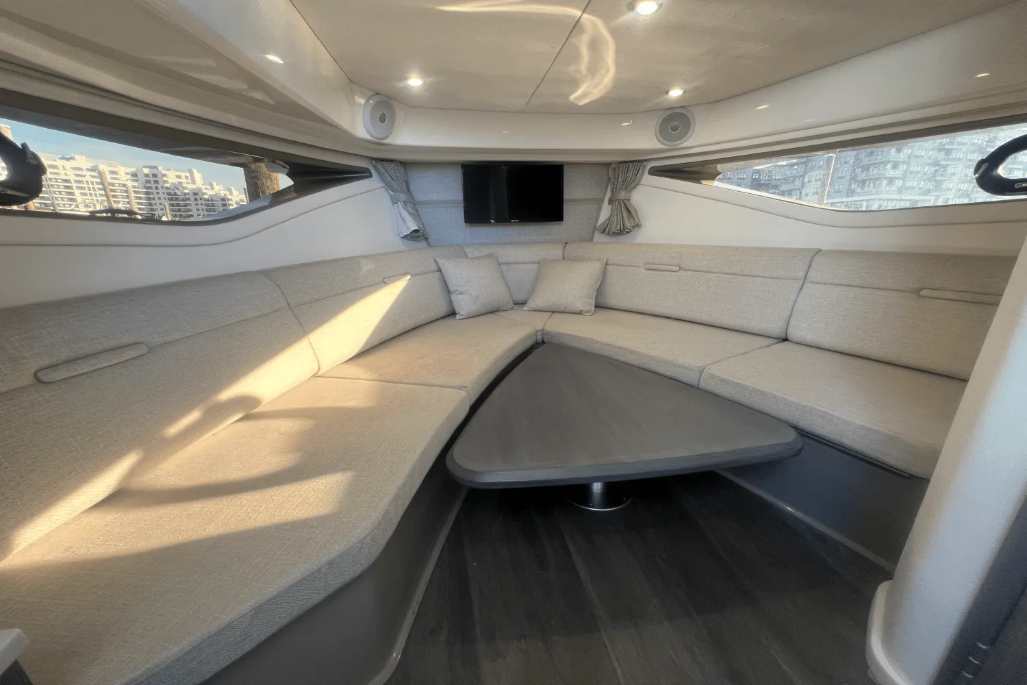 2023 Sea Ray 320 SUNDANCER Image Thumbnail #20