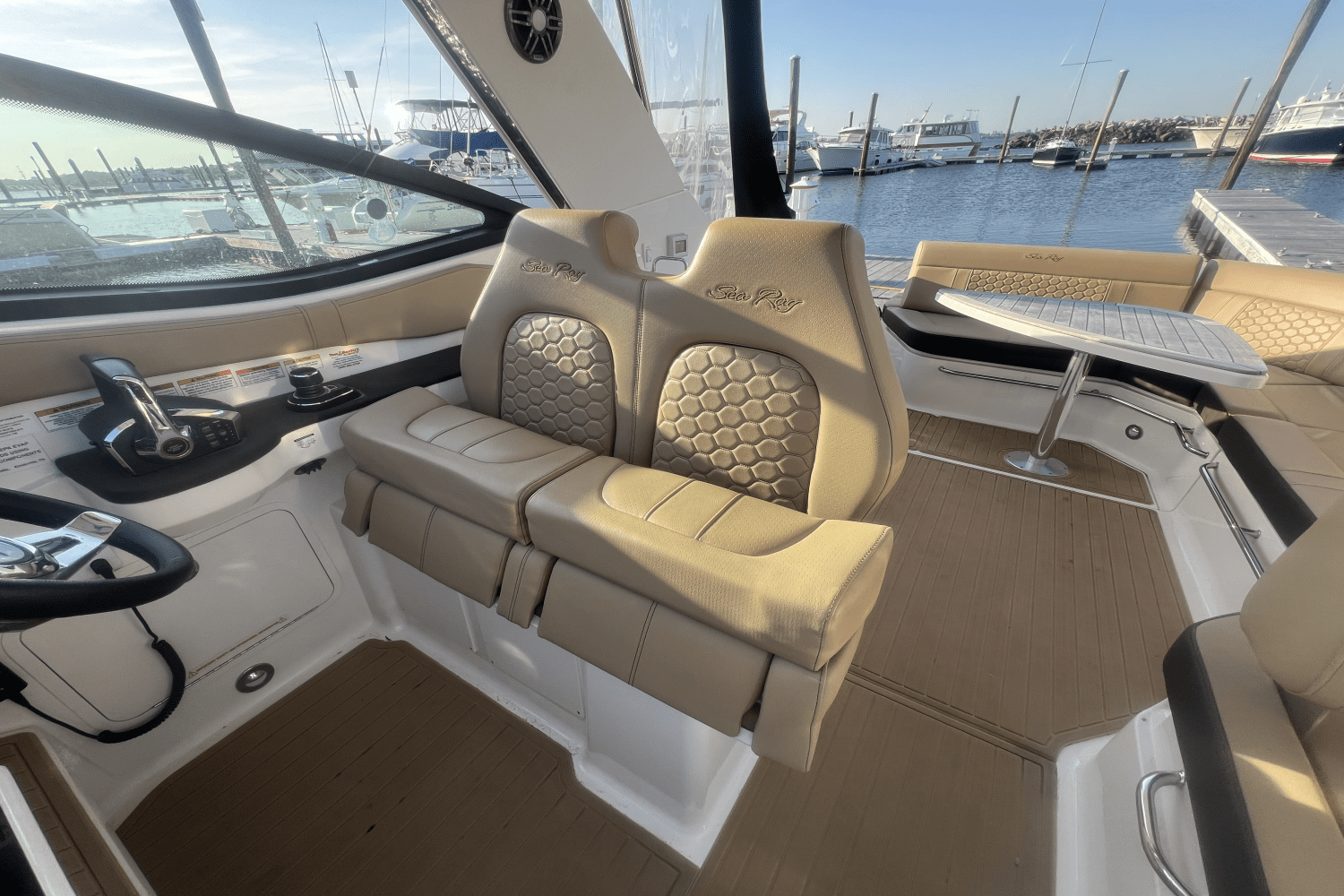 2023 Sea Ray 320 SUNDANCER Image Thumbnail #14
