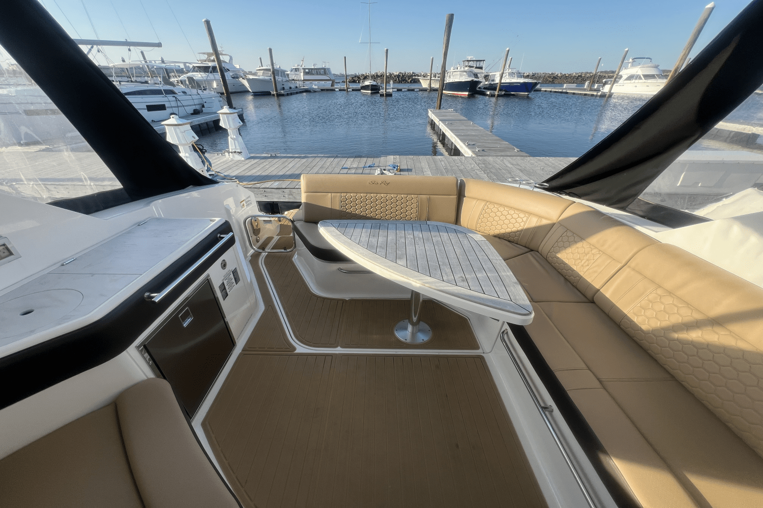 2023 Sea Ray 320 SUNDANCER Image Thumbnail #8