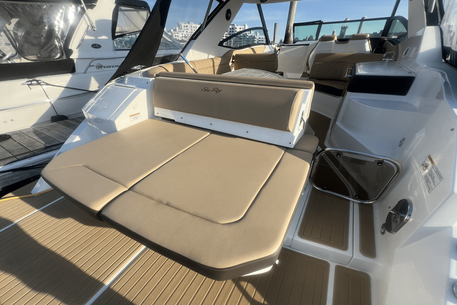 2023 Sea Ray 320 SUNDANCER Image Thumbnail #6