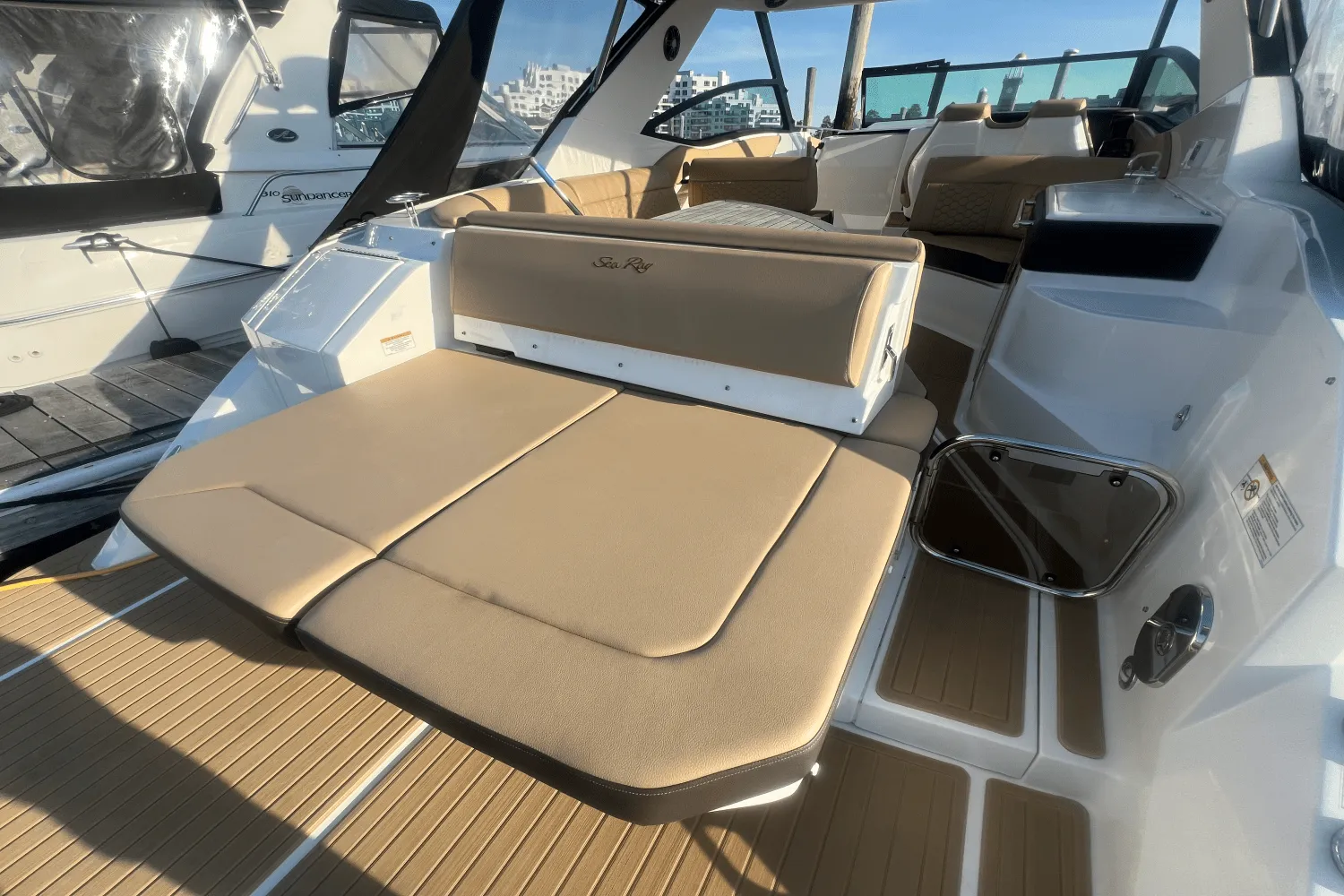2023 Sea Ray 320 SUNDANCER Image Thumbnail #6