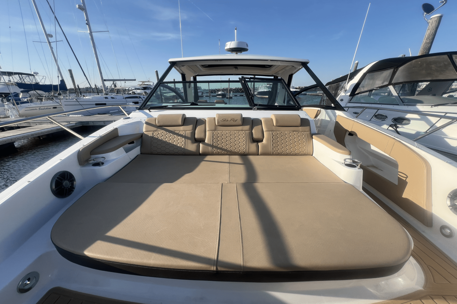 2023 Sea Ray 320 SUNDANCER Image Thumbnail #24